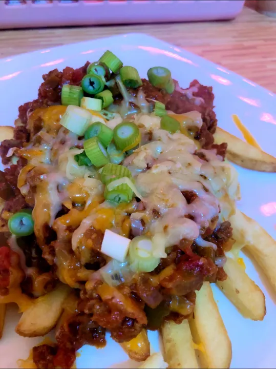 Chilli-Cheese Loaded Skin-On Fries at Frisk Radio - Your Destination for Dance